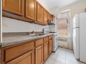 142-20 41 4C, Flushing NY 11355
