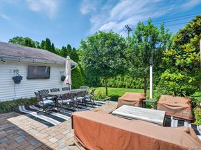 75 Head Of The Neck Road, Bellport NY 11713