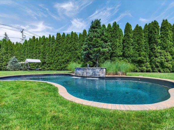75 Head Of The Neck Road, Bellport NY 11713