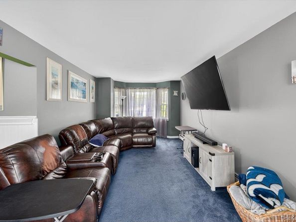 75 Head Of The Neck Road, Bellport NY 11713