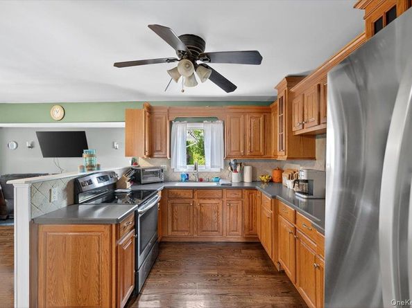 75 Head Of The Neck Road, Bellport NY 11713