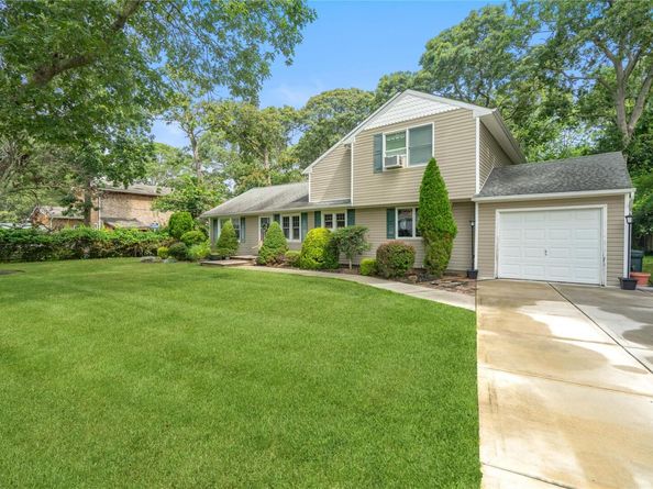 3 Lilly Court, Moriches NY 11955