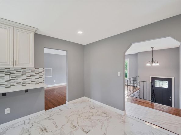 99 Tell Avenue, Deer Park NY 11729