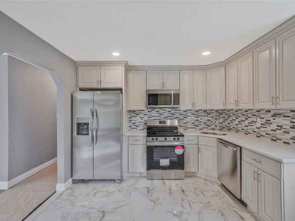 99 Tell Avenue, Deer Park NY 11729