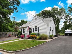 8 Dumond Place, Glen Head NY 11545