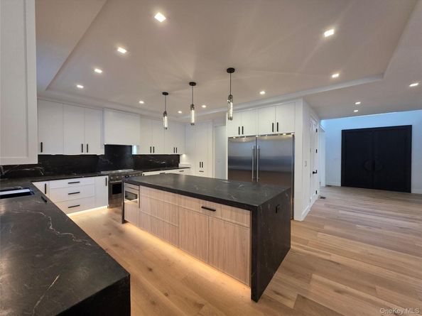 65 Page Lane, Westbury NY 11590