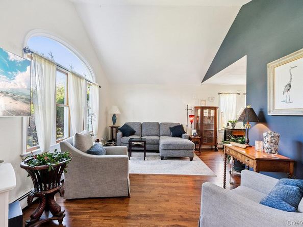 243 S Dunton Avenue, East Patchogue NY 11772