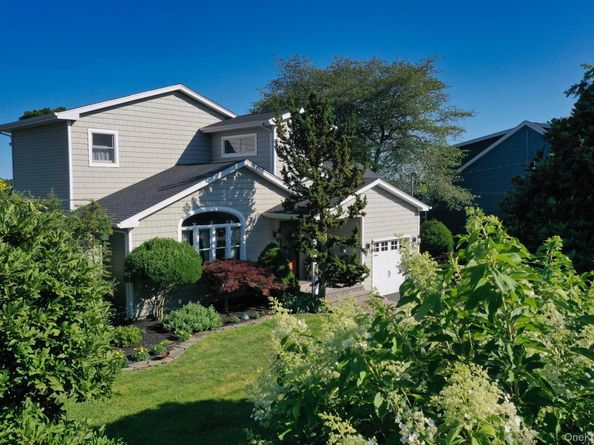 243 S Dunton Avenue, East Patchogue NY 11772