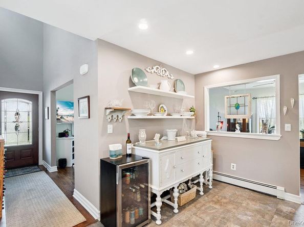 243 S Dunton Avenue, East Patchogue NY 11772