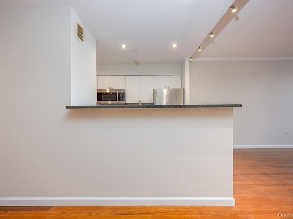 300 Mamaroneck Avenue 402, White Plains NY 10605