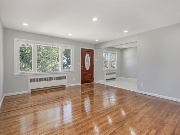 594 Fenworth Boulevard, Franklin Square NY 11010