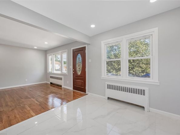 594 Fenworth Boulevard, Franklin Square NY 11010