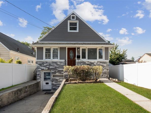 594 Fenworth Boulevard, Franklin Square NY 11010