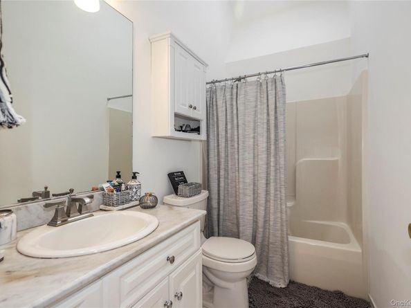 6 Rolling Wood Court, Hauppauge NY 11788