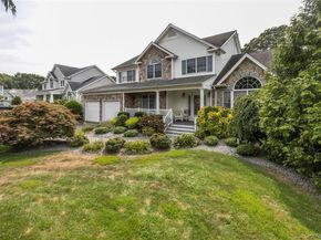 6 Rolling Wood Court, Hauppauge NY 11788