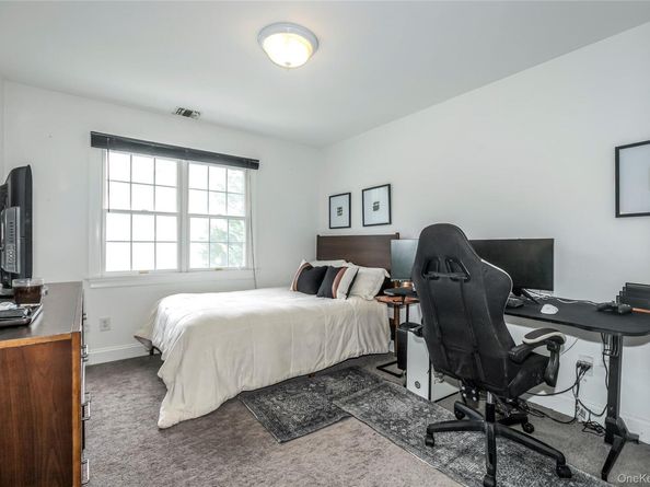 6 Rolling Wood Court, Hauppauge NY 11788