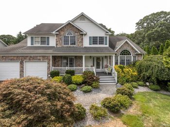 6 Rolling Wood Court