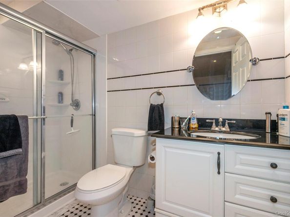 6 Rolling Wood Court, Hauppauge NY 11788