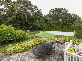 6 Rolling Wood Court, Hauppauge NY 11788