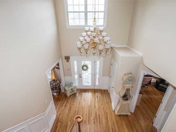 6 Rolling Wood Court, Hauppauge NY 11788