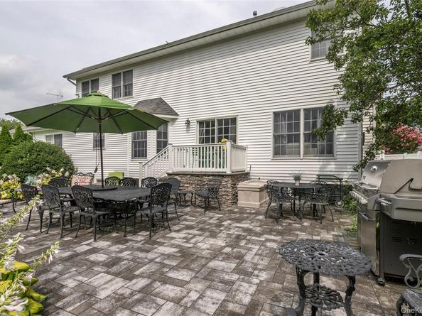6 Rolling Wood Court, Hauppauge NY 11788