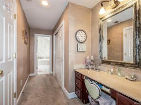 6 Rolling Wood Court, Hauppauge NY 11788