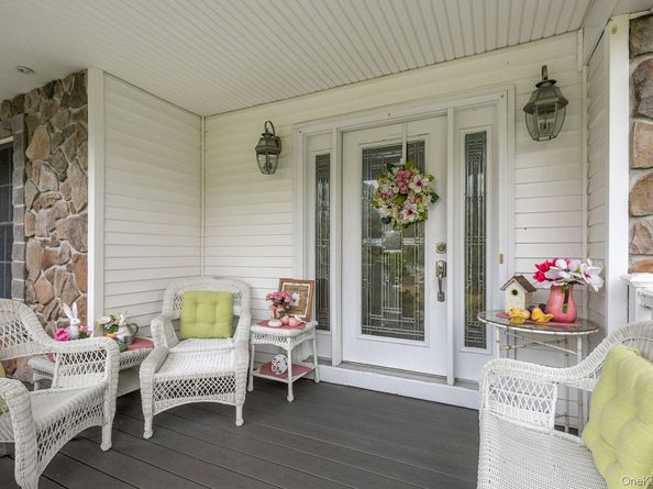 6 Rolling Wood Court, Hauppauge NY 11788