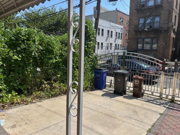 863 E 221st Street, Bronx NY 10467