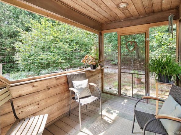 76 Fern Road E, Baiting Hollow NY 11933
