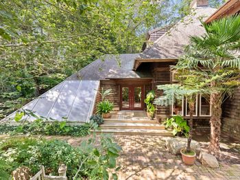 76 Fern Road E