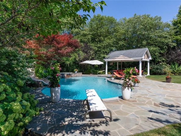 23 Legends Circle, Melville NY 11747