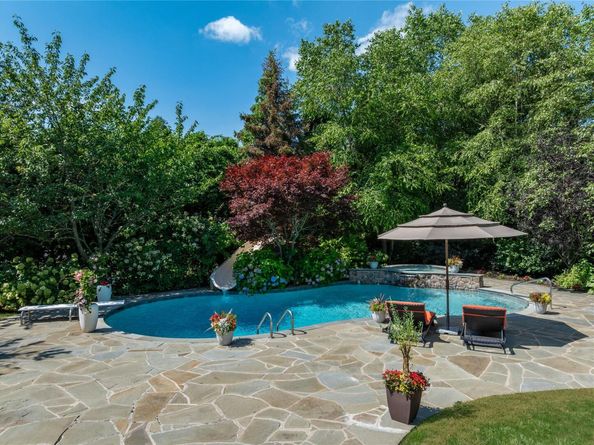 23 Legends Circle, Melville NY 11747