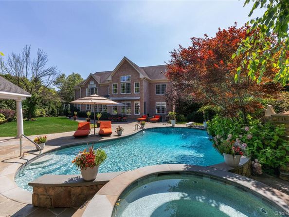 23 Legends Circle, Melville NY 11747