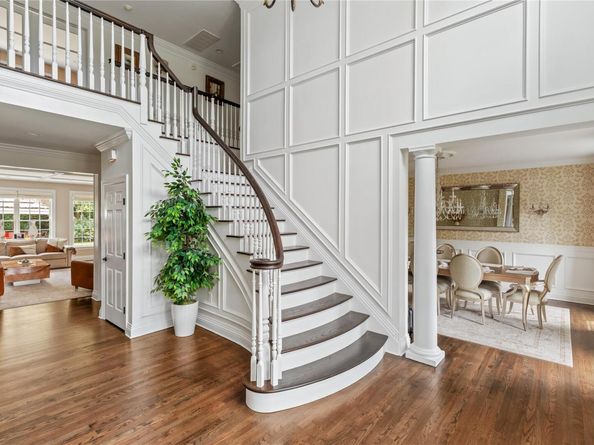 23 Legends Circle, Melville NY 11747