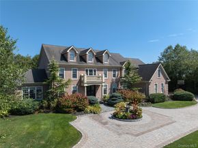 23 Legends Circle, Melville NY 11747