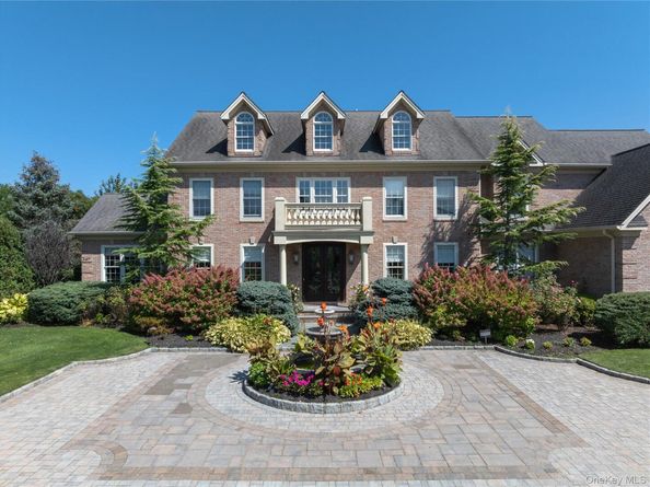 23 Legends Circle, Melville NY 11747