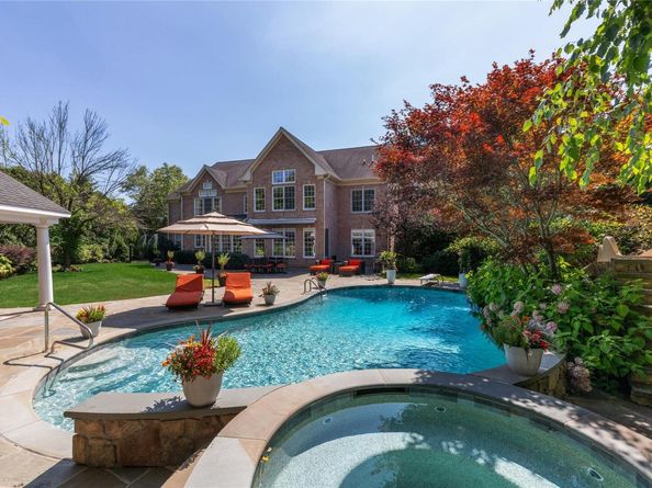 23 Legends Circle, Melville NY 11747