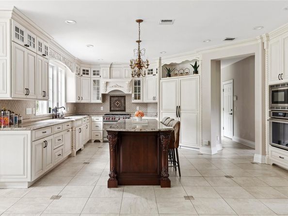 23 Legends Circle, Melville NY 11747
