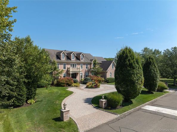 23 Legends Circle, Melville NY 11747