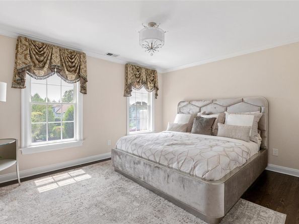 23 Legends Circle, Melville NY 11747