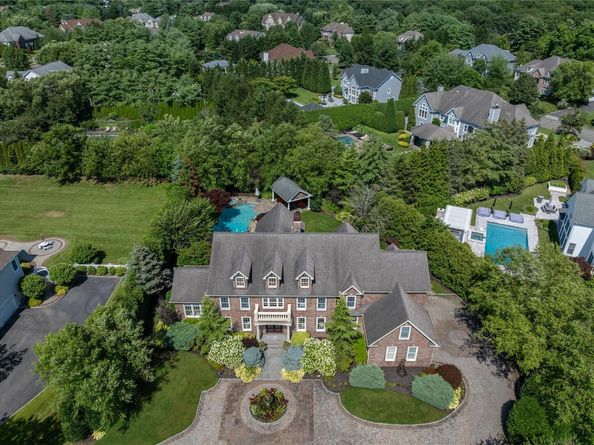 23 Legends Circle, Melville NY 11747