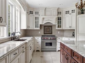 23 Legends Circle, Melville NY 11747