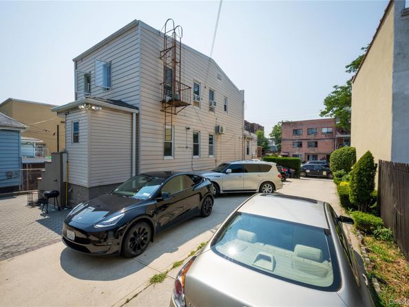 58-17-15 Penrod Street, Corona NY 11368