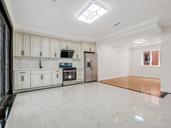 57-27 246th Place, Little Neck NY 11362