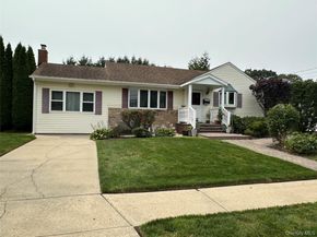 7 Dogwood Street, Farmingdale NY 11735
