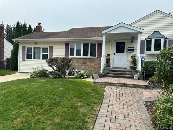 7 Dogwood Street, Farmingdale NY 11735