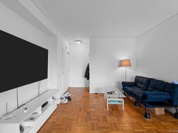 4 Fordham Hill Oval 9E, Bronx NY 10468