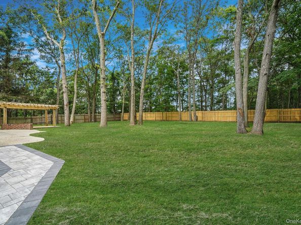 15 Bellaire Drive, Ridge NY 11961