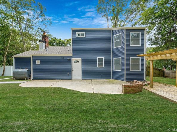 15 Bellaire Drive, Ridge NY 11961
