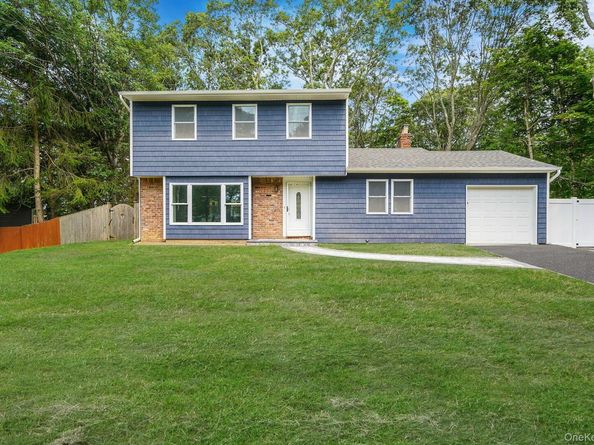 15 Bellaire Drive, Ridge NY 11961